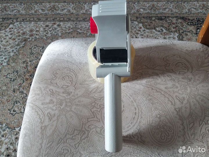 Диспенсер для скотча