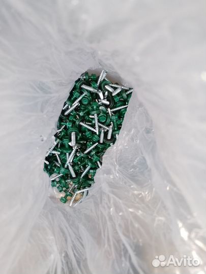 Саморезы кровельные ral8017 и ral6005