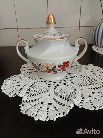 Сахарница и молочник Рига