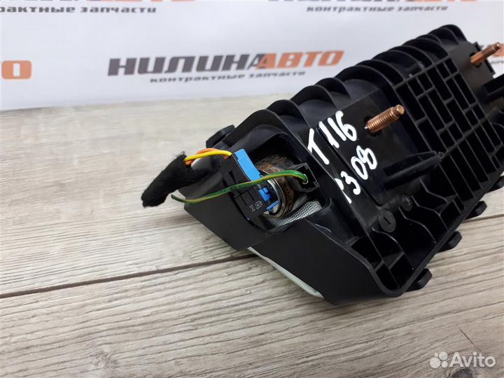 Подушка безопасности коленная peugeot 308