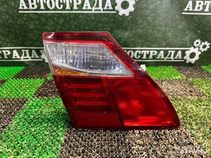 Фонарь в крышку багажника левый Lexus Ls600