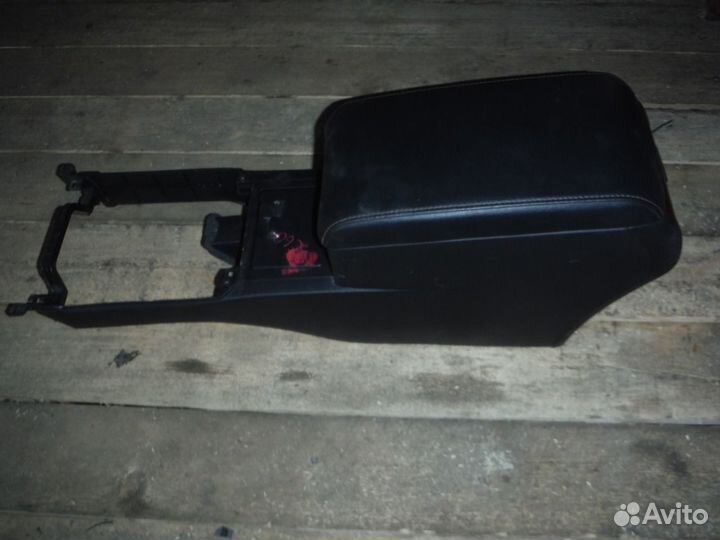 Подлокотник toyota camry CV50, с 2011г и выше