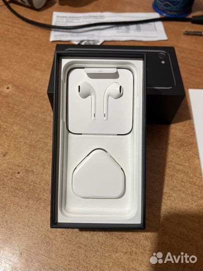 Зарядка на iPhone 7 и наушники