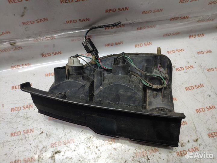 Стоп-сигнал левый Mitsubishi Pajero Sport K94W