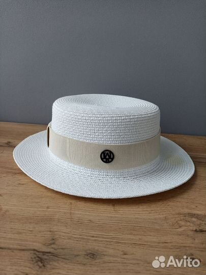Женская шляпа молочного цвета