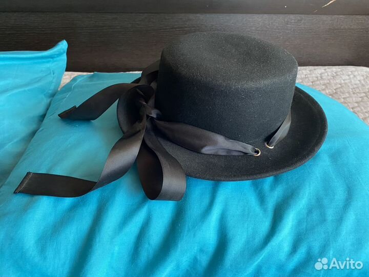 Шляпа оучной работы с ленточками