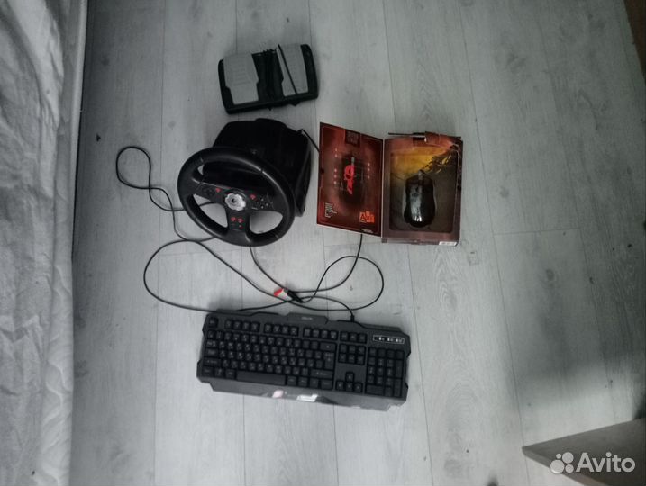 Игровой набор (клавиатура,мышка,руль,педали)