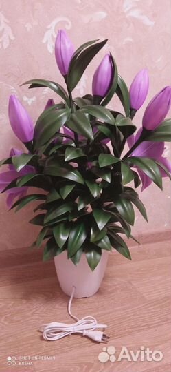 Светильник с лилиями