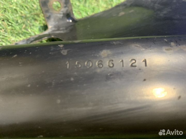 Кронштейн воздушного фильтра Cadillac Escalade 3