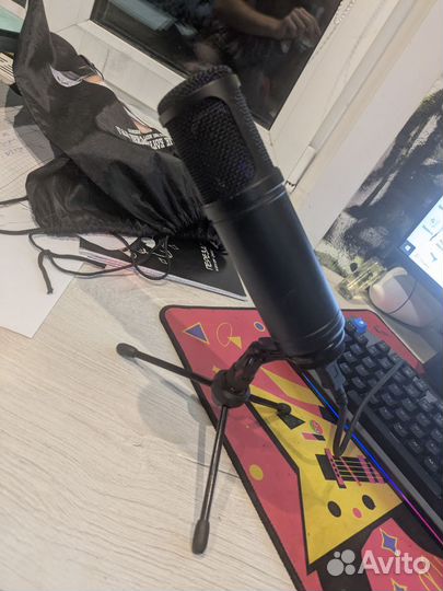 Студийный микрофон