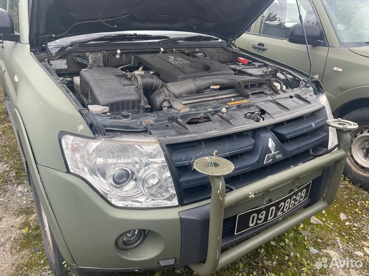 Накладка на порог mitsubishi pajero 4 2009