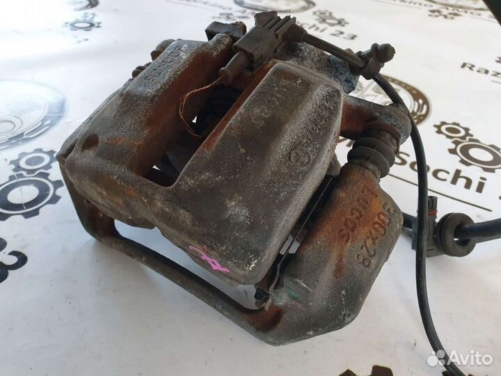 Суппорт передний правый для Mercedes W203 W209