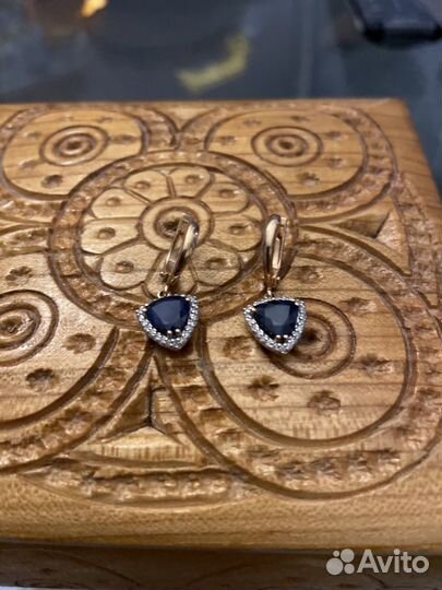 Золотые серьги с бриллиантами и сапфирами