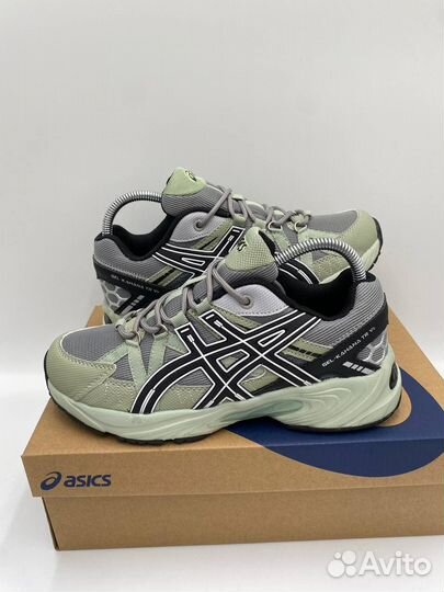 Кроссовки asics