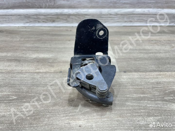 Замок капота Mercedes C w203 (2000-2008)