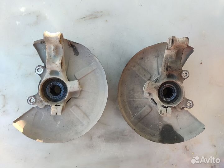 Передний поворотный кулак Ауди 80