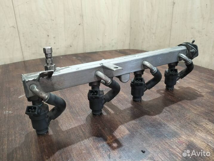 Топливная рампа в сборе BMW 3 E36 (1990 - 1996)