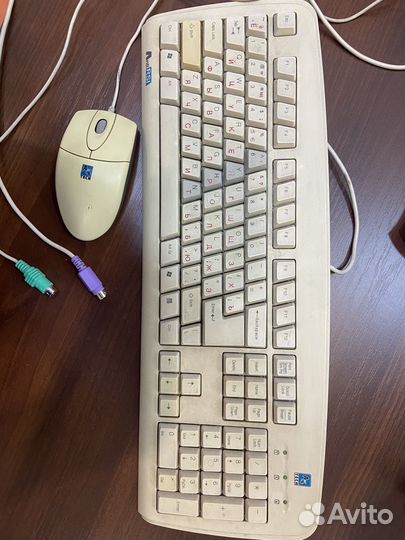 Клавиатура, мышь, колонки, системный блок, экран