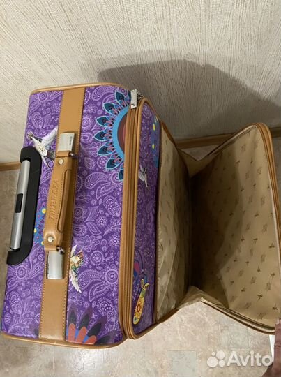 Чемодан на колесах