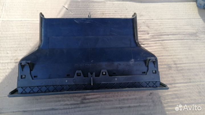 Дефлектор воздушный центральный Мерс 210к