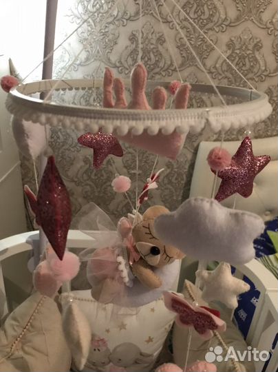 Мобиль на кроватку из фетра