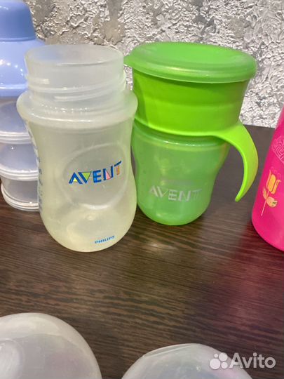 Набор бутылочек и приспособлений для грудничка