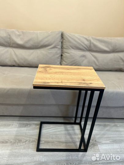 Прикроватный столик