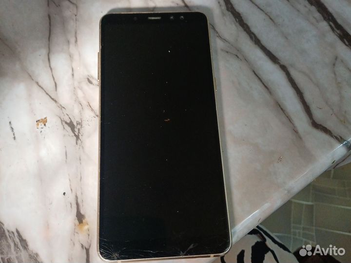 Samsung Galaxy A8+, 4/32 ГБ