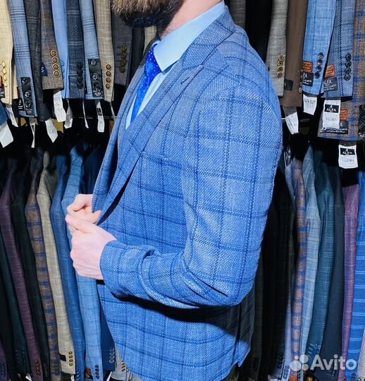 Мужской костюм небесный свадебный