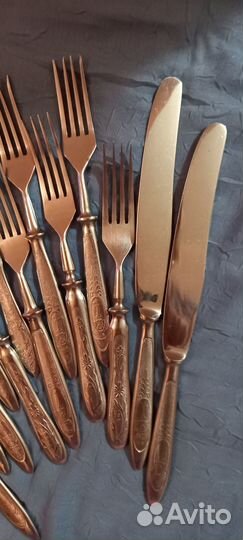 Винтажные столовые приборы: 9 вилок и 4 ножа