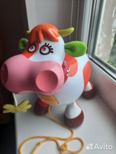 Игрушка интерактивная каталка Корова