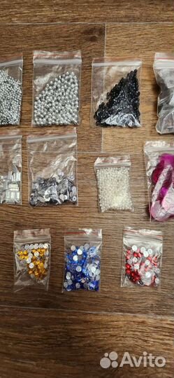 Стразы, паейтки, бисер