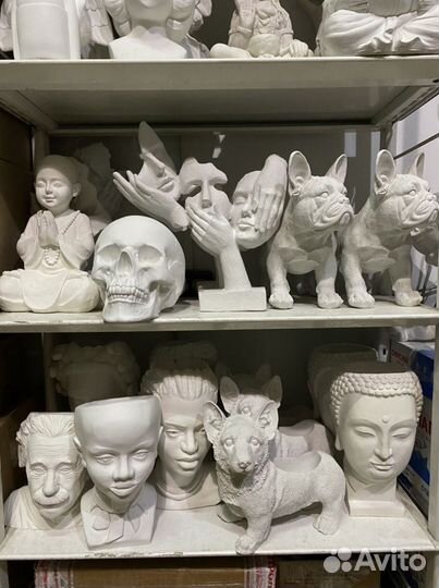 Будда с лотосом гипс