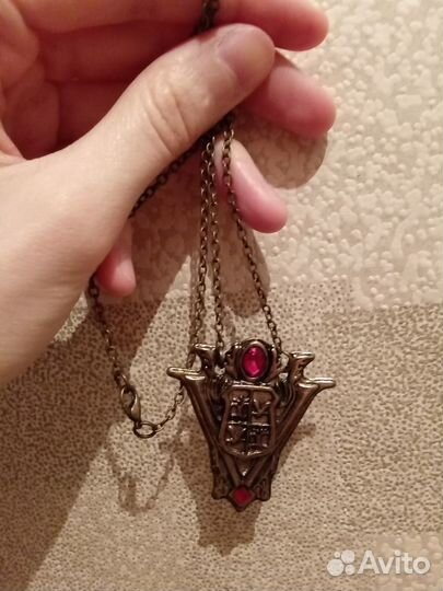 Кулон Вольтури из 