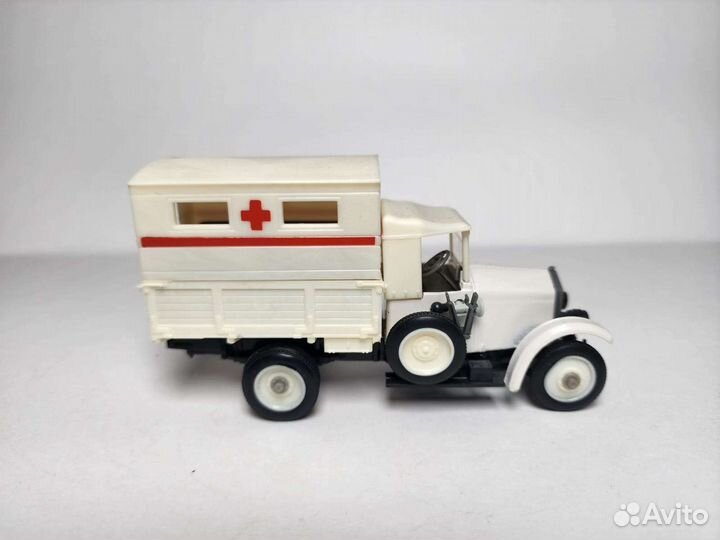 Амо Ф-15 скорая помощь 1:43