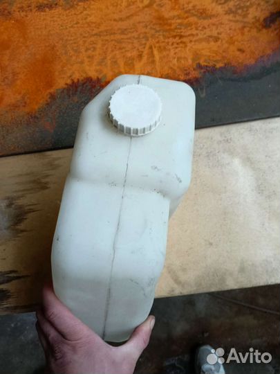 Бачок на ладу