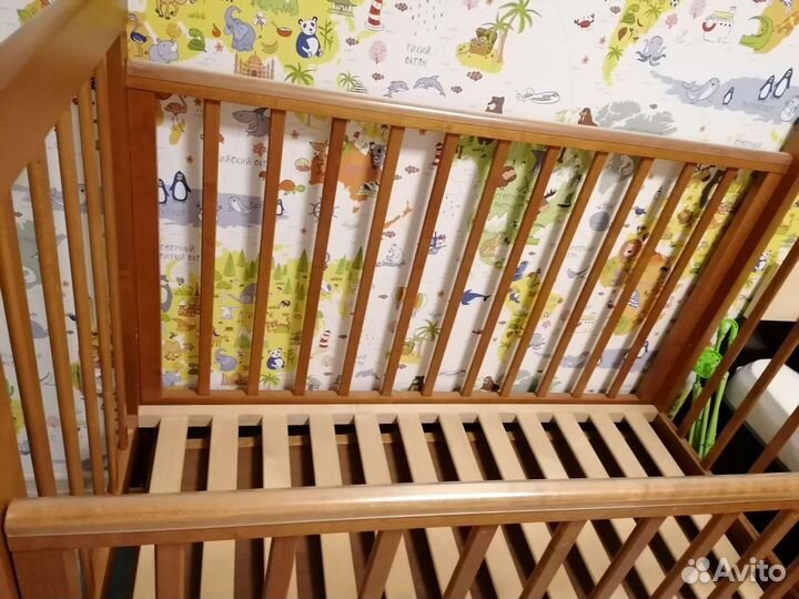 Детская кровать с маятником