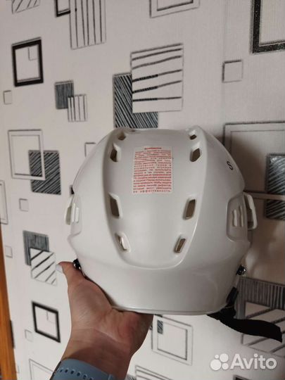 Хоккейный шлем