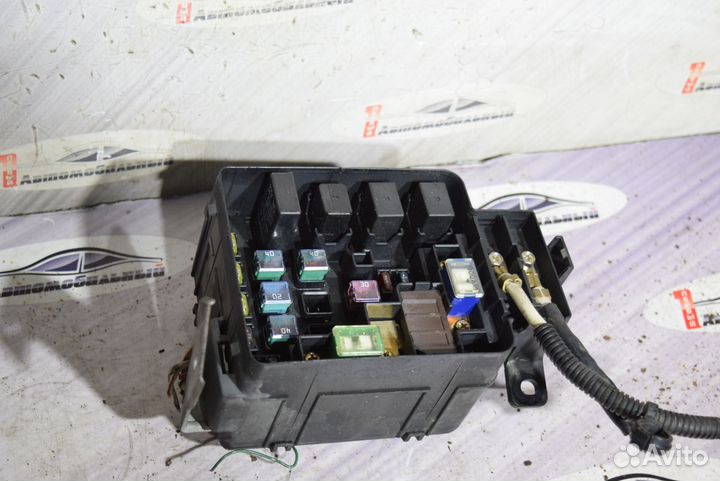 Блок предохранителей c Honda Stepwgn RF1 B20B