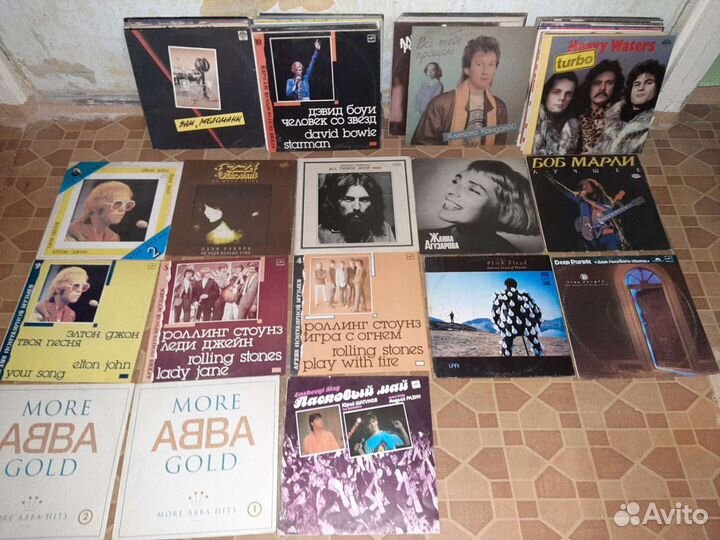 Винил много