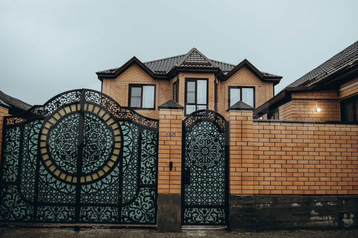 Дом 320 м² на участке 6 сот.