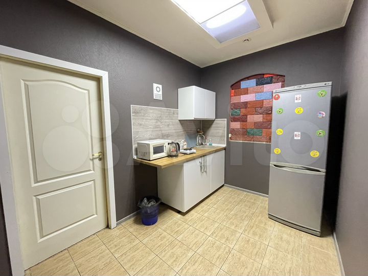 Комната 15 м² в 8-к., 1/5 эт.