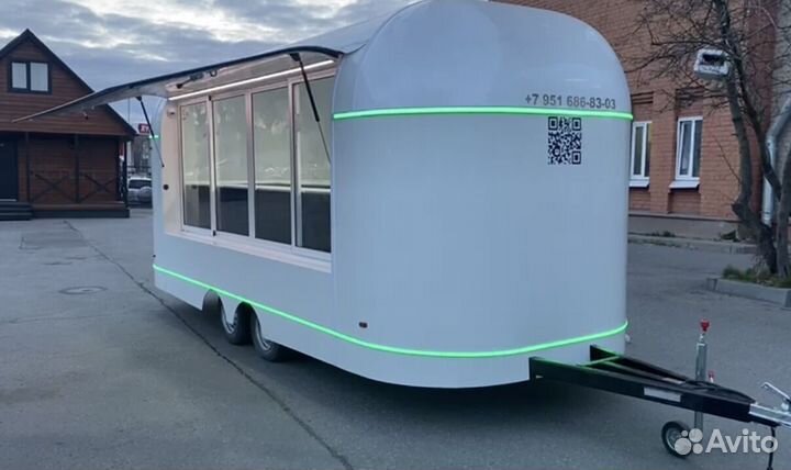 Готовый к работе фудтрак/кафе