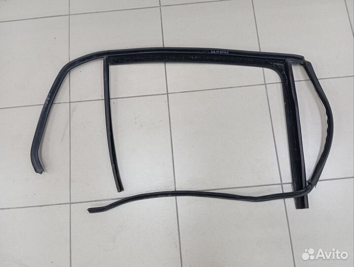 Направляющая стекла Volkswagen Golf 7 5G6839432J