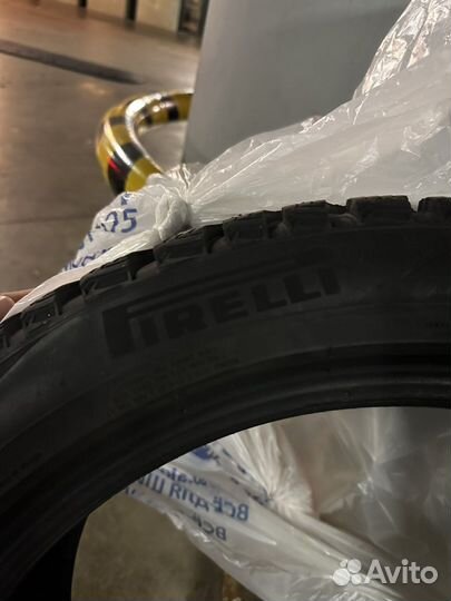 Pirelli Ice Zero 2 235/45 R18
