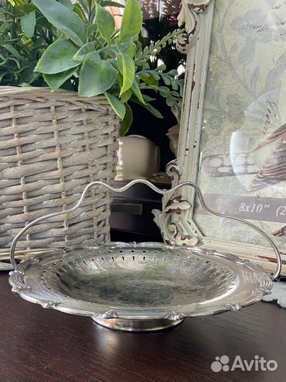 Очень красивая ваза–корзинка WM Rogers