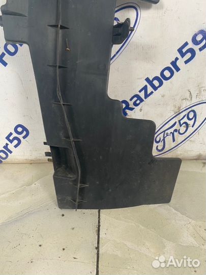 Дефлектор радиатора передний левый Toyota Avensis