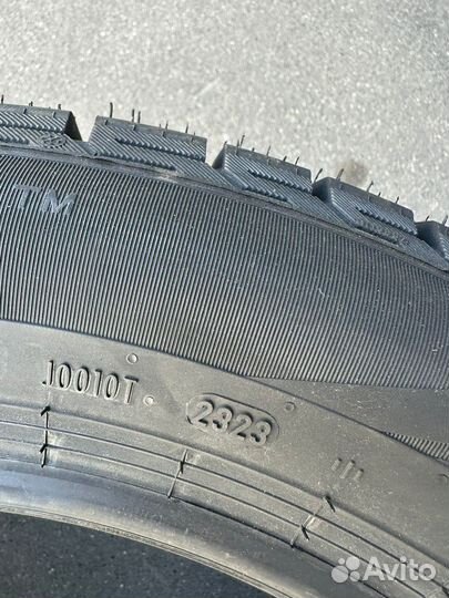 Pirelli Formula Ice FR 215/55 R17 98T