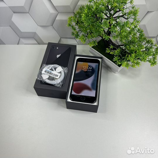 iPhone 8, 64 ГБ
