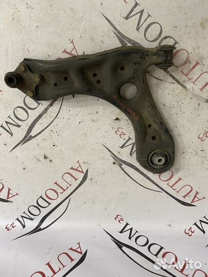 Skoda rapid рычаг передний левый